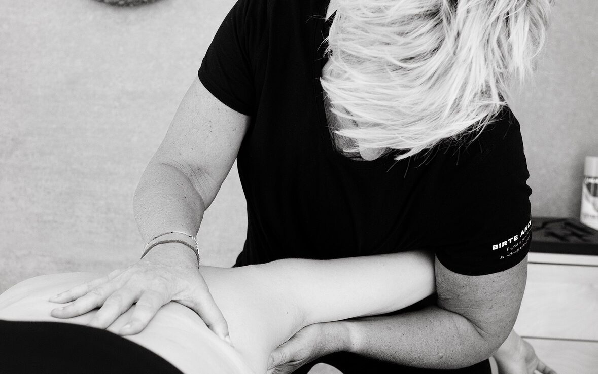 woman, hands, massage, massaging, physiotherapy, back, relax, skin, spa, wellness, masseuse, relaxation, physiotherapy, relax, skin, spa, spa, spa, spa, spa